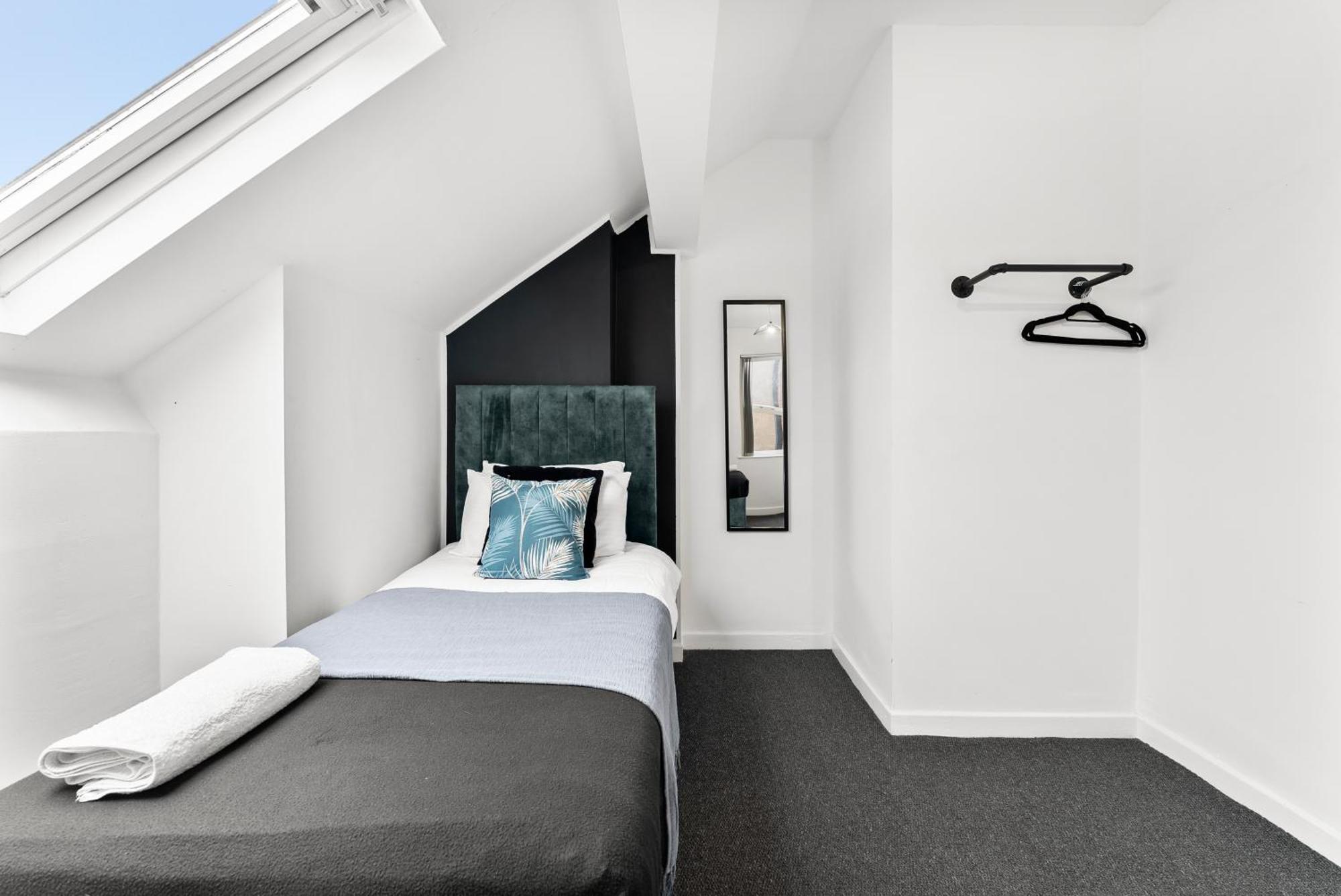 20 Percent Off! Stylish Sheffield Abode Sleeps 12公寓 外观 照片