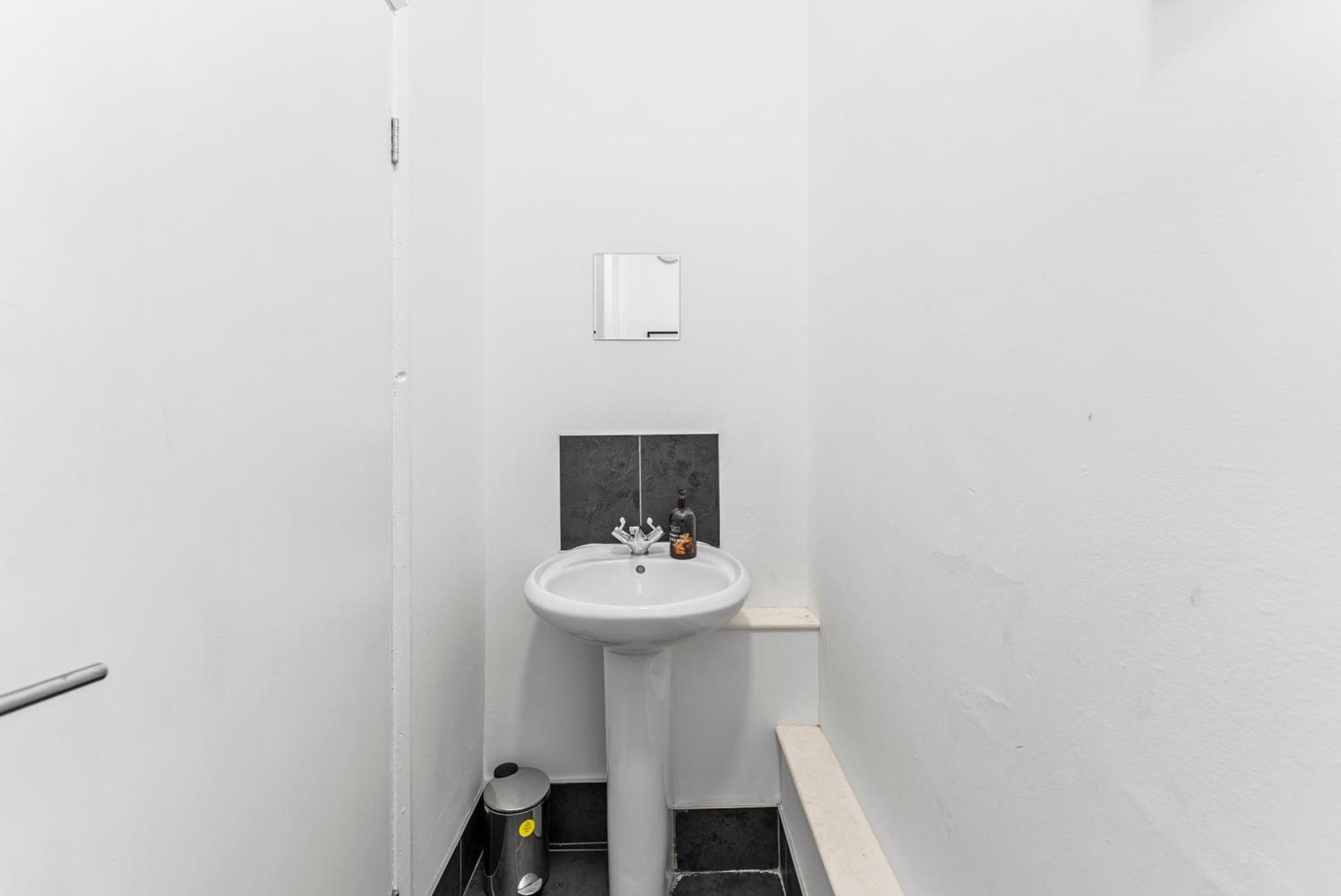 20 Percent Off! Stylish Sheffield Abode Sleeps 12公寓 外观 照片