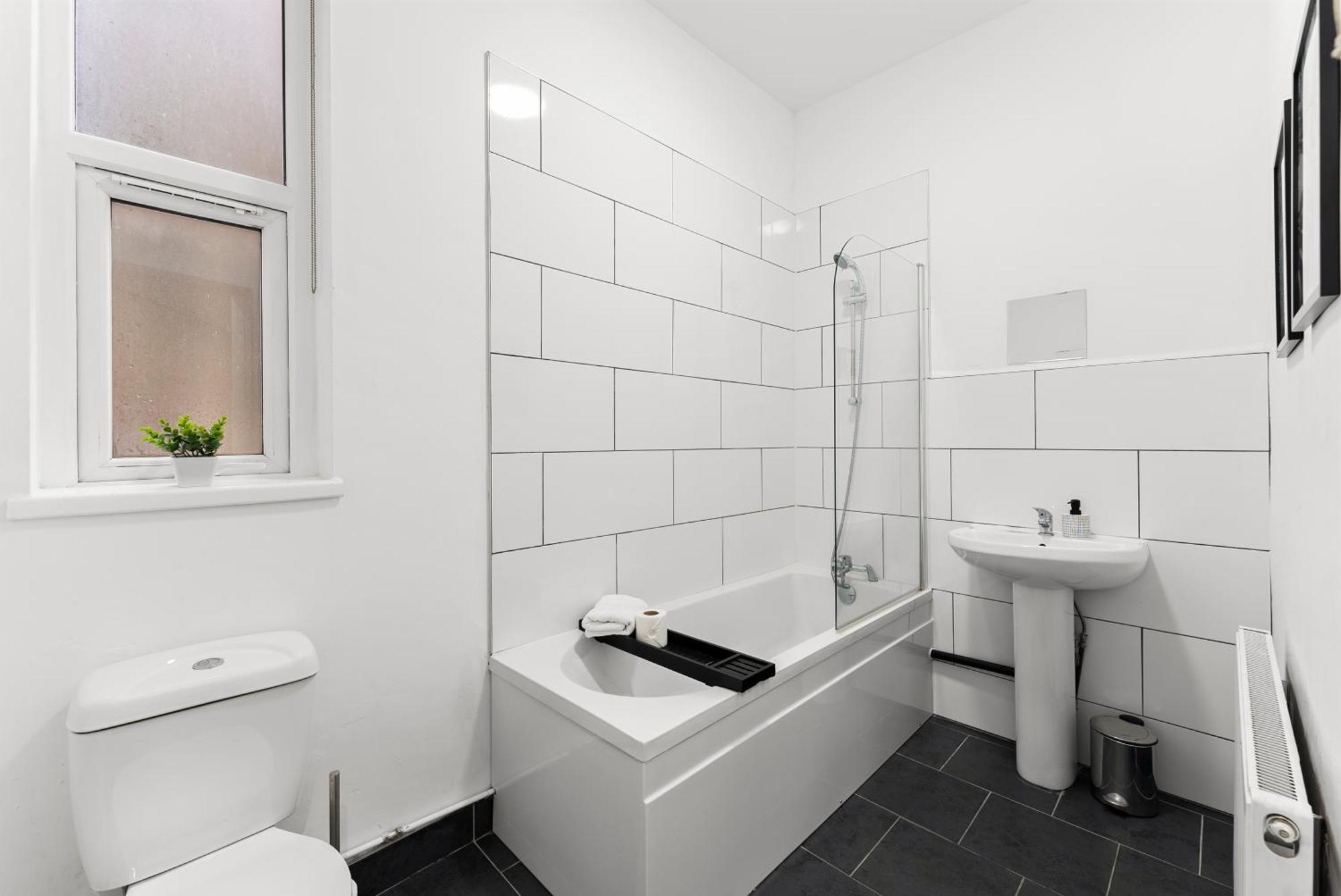 20 Percent Off! Stylish Sheffield Abode Sleeps 12公寓 外观 照片